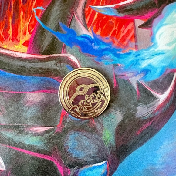 Charizard mat with sealed promo cards - Picture 3 of 4